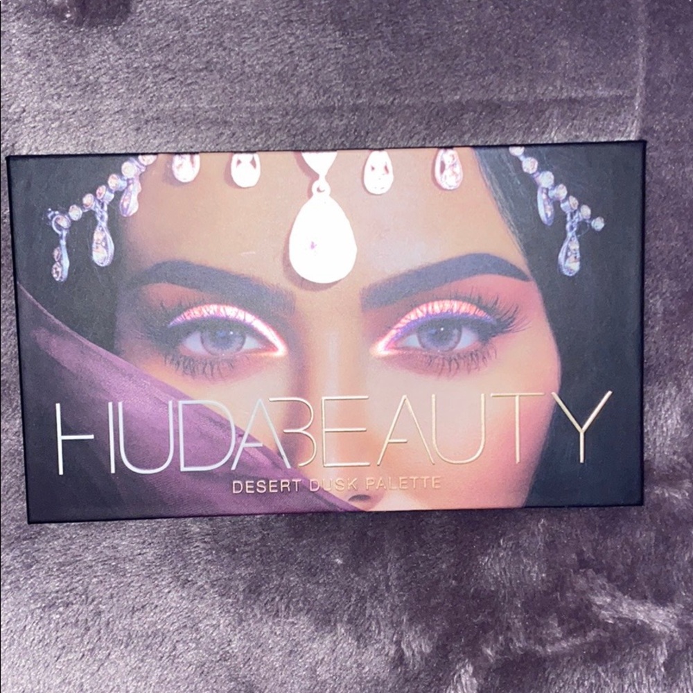 Huda Beauty Desert Dusk Eyeshadow Palette